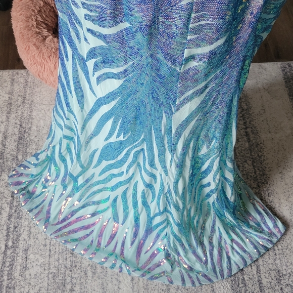 One Shoulder Sequins Dress - Picture 9 of 12